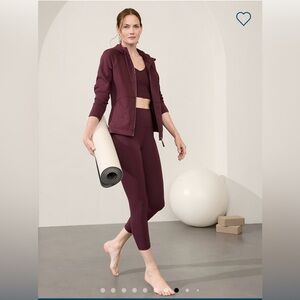 <SOLD> NWT Athleta Ultra High Rise Elation Capri